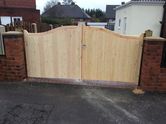 New curved-top driveway gates in pale timber